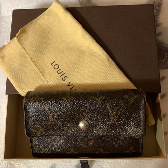 🤎🧡🖤🧡🤎🎁🎄💯 % AUTHENTIC LUIS VUITTON MONOGRAM CANVAS WALLET🤎🧡🖤🧡🤎 - Picture 9 of 13